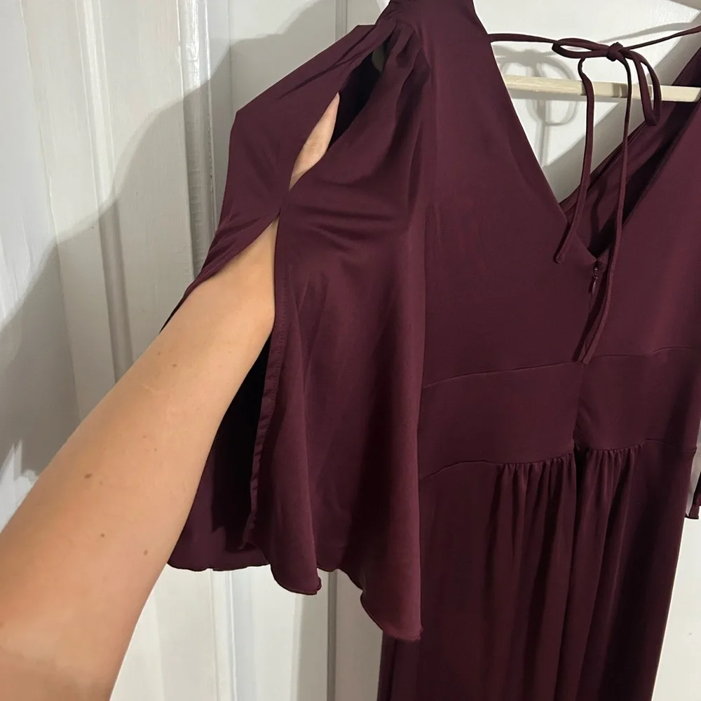 Elegant Burgundy Maxi Dress - Picture 3 of 8